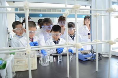 東華附校學(xué)子走進(jìn)化學(xué)化工生物學(xué)院開(kāi)展科普實(shí)踐活動(dòng)